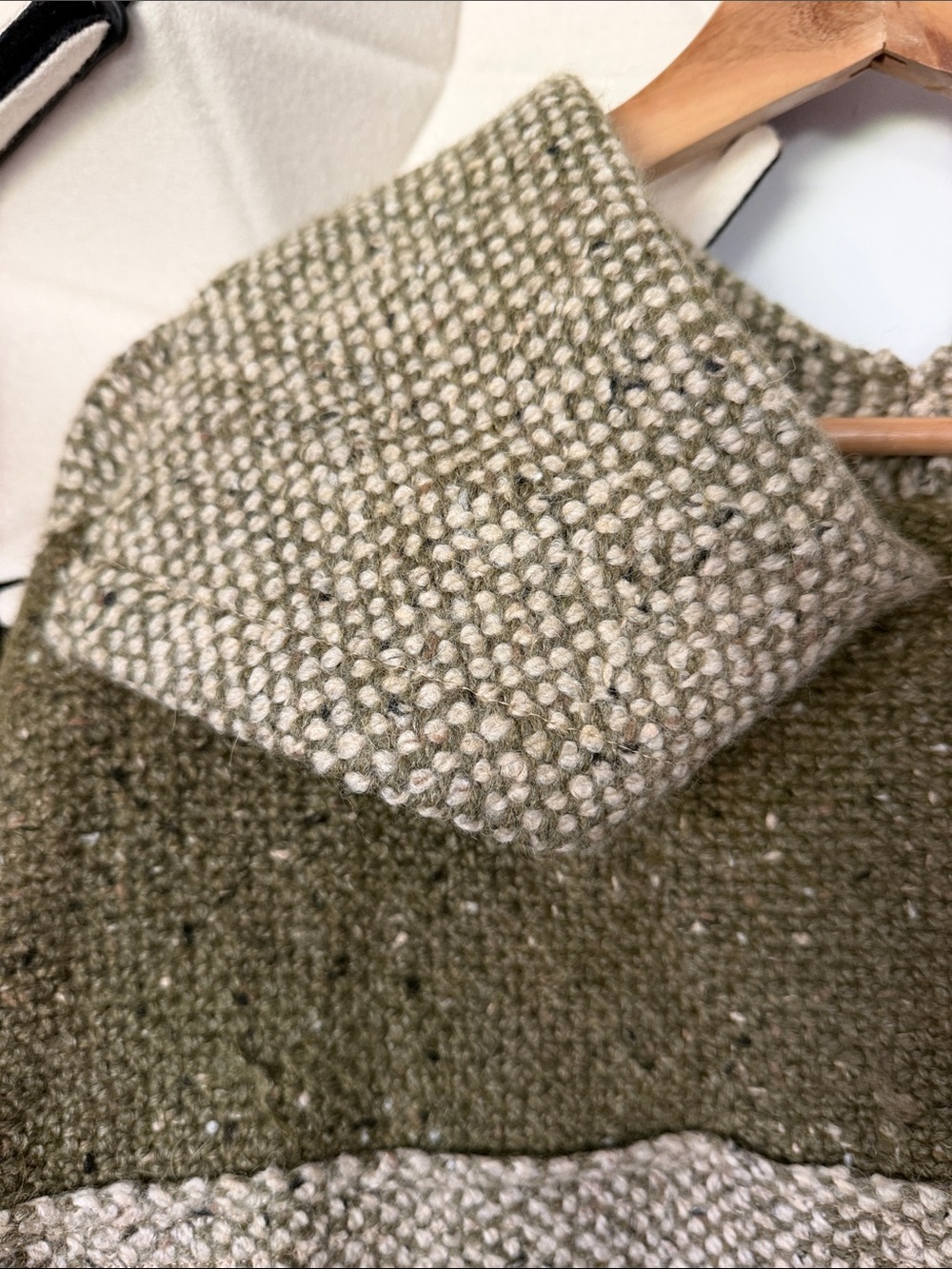Handmade cape - Picture 3 of 9